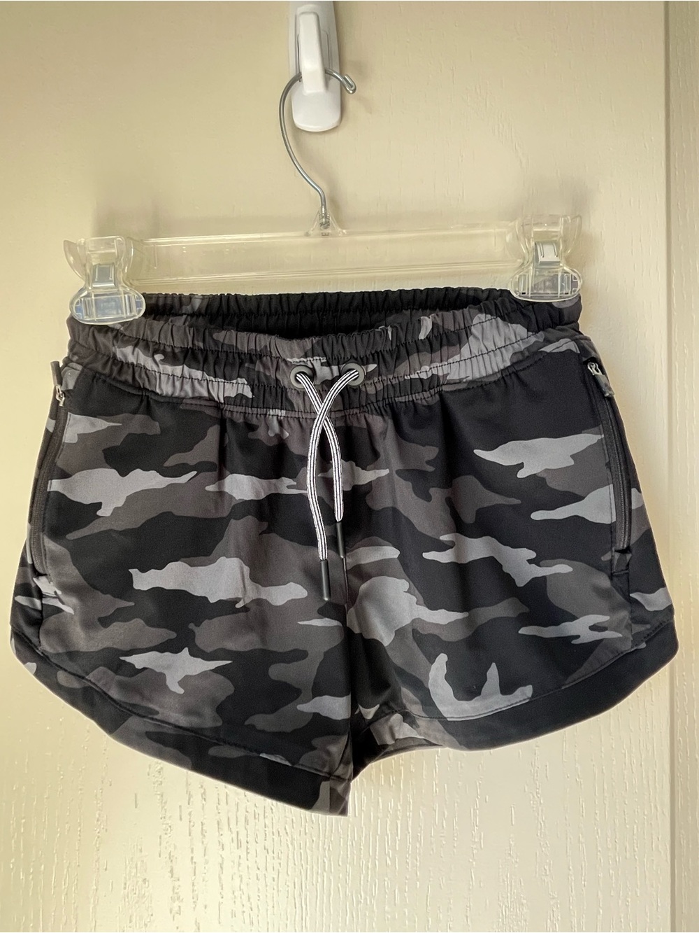 Athleta Girl Shorts Girls Gray Camo All Play 3 Shorts Size Medium 8-10